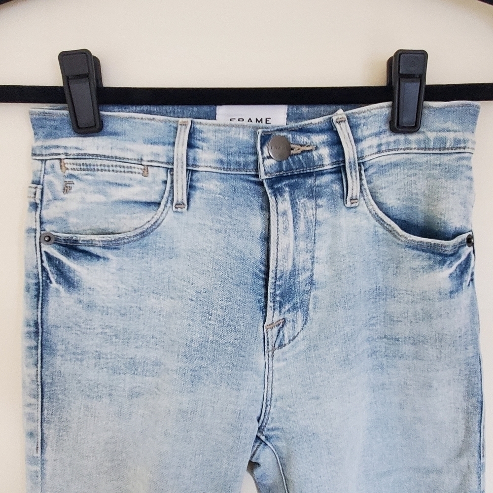 Frame Le High Skinny Crop in Pali Wash - Picture 3 of 14